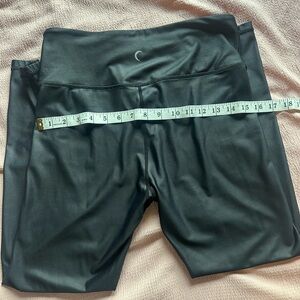 Zyia Active Light n Tight High Rise Metallic Leggings 12